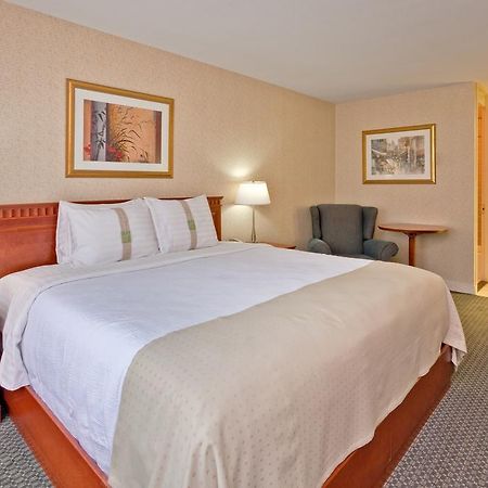 Holiday Inn Montreal Midtown Номер фото