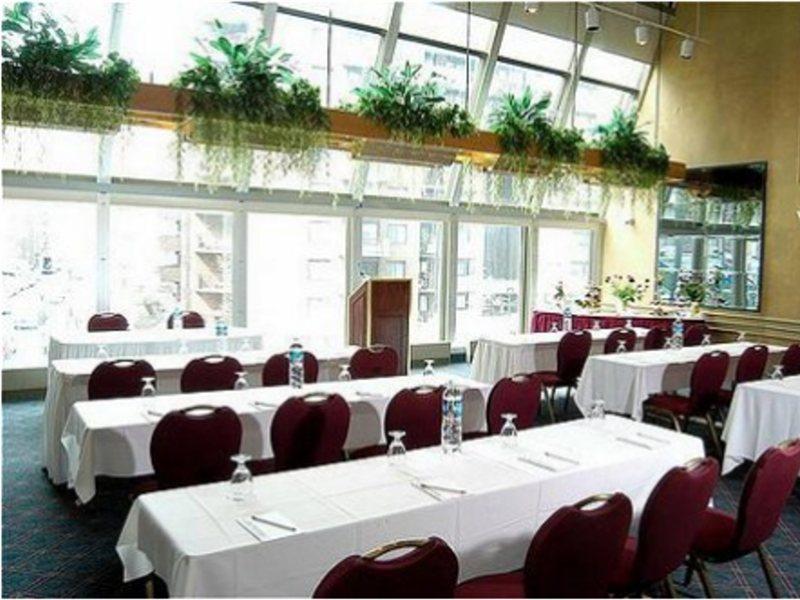 Holiday Inn Montreal Midtown Экстерьер фото