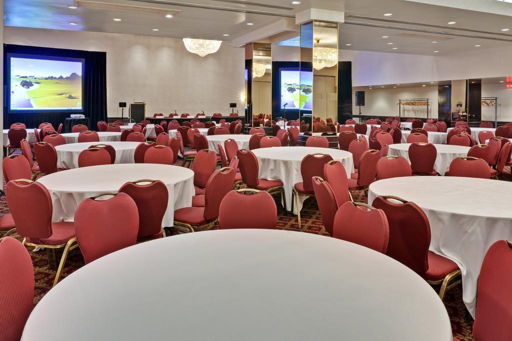 Holiday Inn Montreal Midtown Удобства фото