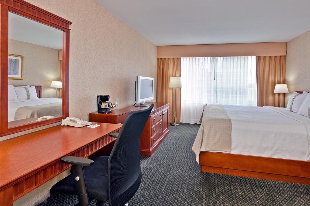 Holiday Inn Montreal Midtown Номер фото