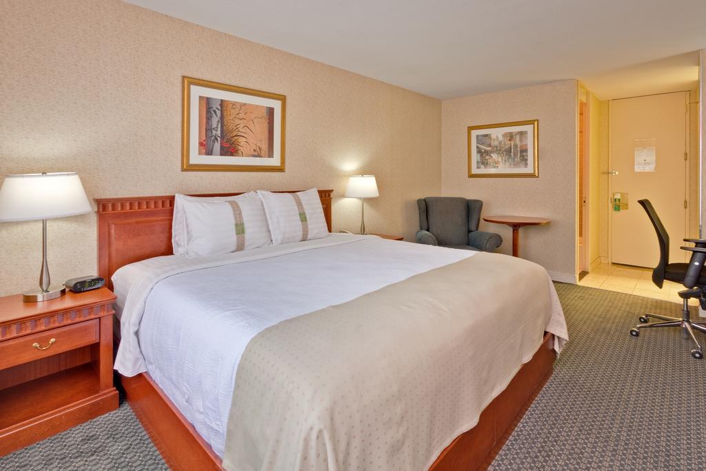 Holiday Inn Montreal Midtown Номер фото