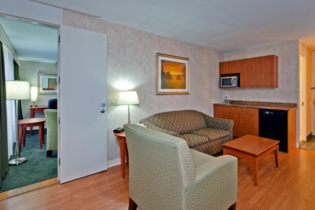 Holiday Inn Montreal Midtown Номер фото