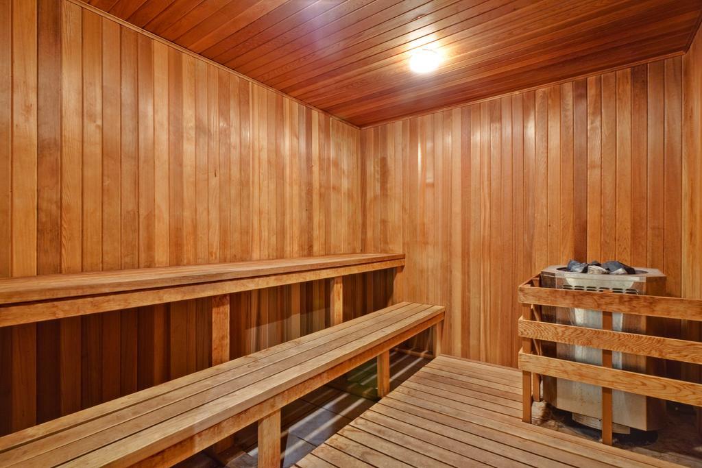 Holiday Inn Montreal Midtown Экстерьер фото
